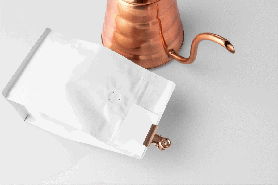 高端品牌咖啡包装袋VI提案场景展示文创智能贴图样机PSD设计素材【008】